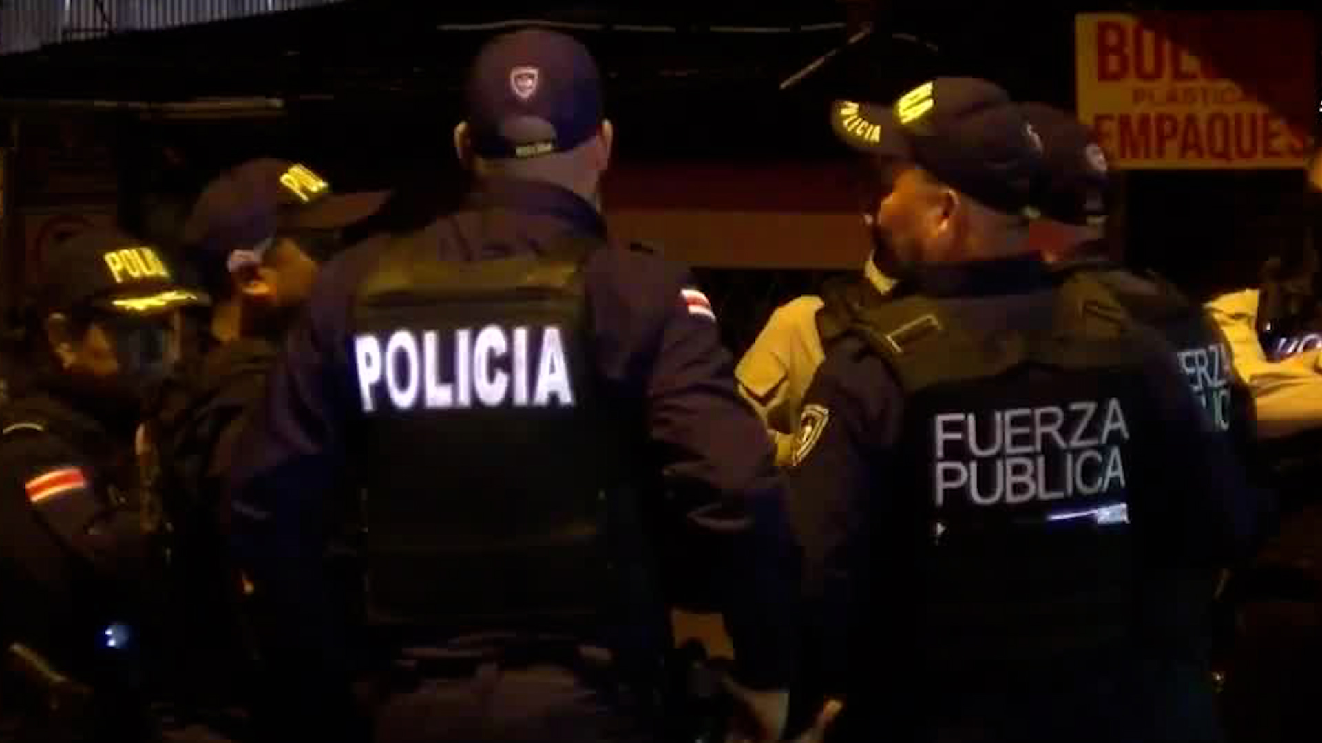 Hombre es asesinado y herido en Cristo Rey