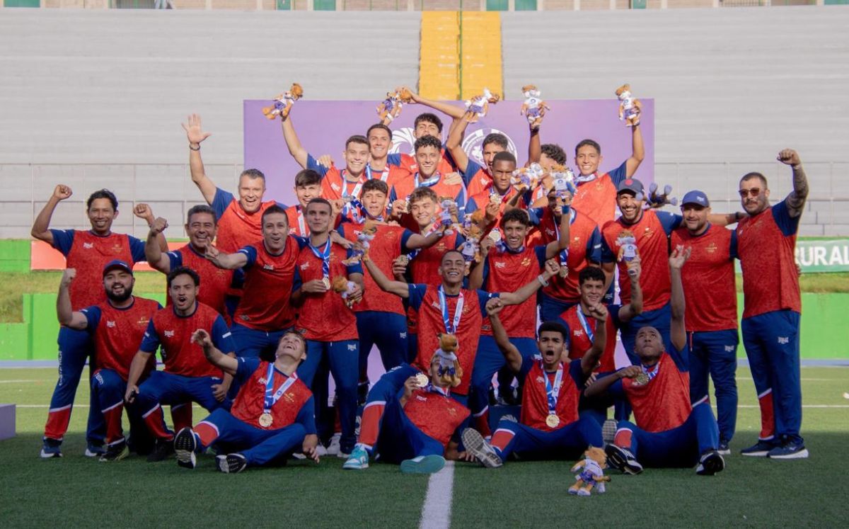La Selección de Costa Rica celebra el oro centroamericano, su primero en fútbol masculino desde 1997. La Selección de Costa Rica celebra el oro centroamericano, su primero en fútbol masculino desde 1997.
