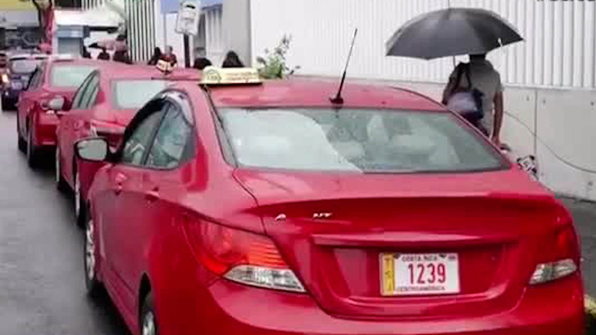 Taxistas exigen regular condiciones tras poca iniciativa