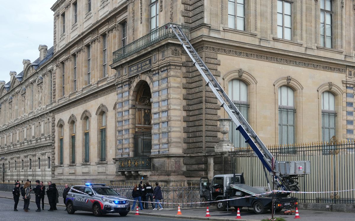 Uno de los detenidos podría haber formado parte del comando que sustrajo joyas valoradas en más de 100 millones de dólares. (AFP)