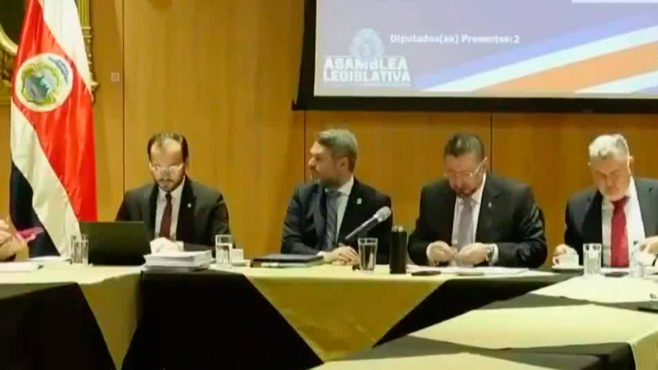 Comisión que analiza inmunidad de Chaves rechaza moción Comisión que analiza inmunidad de Chaves rechaza moción