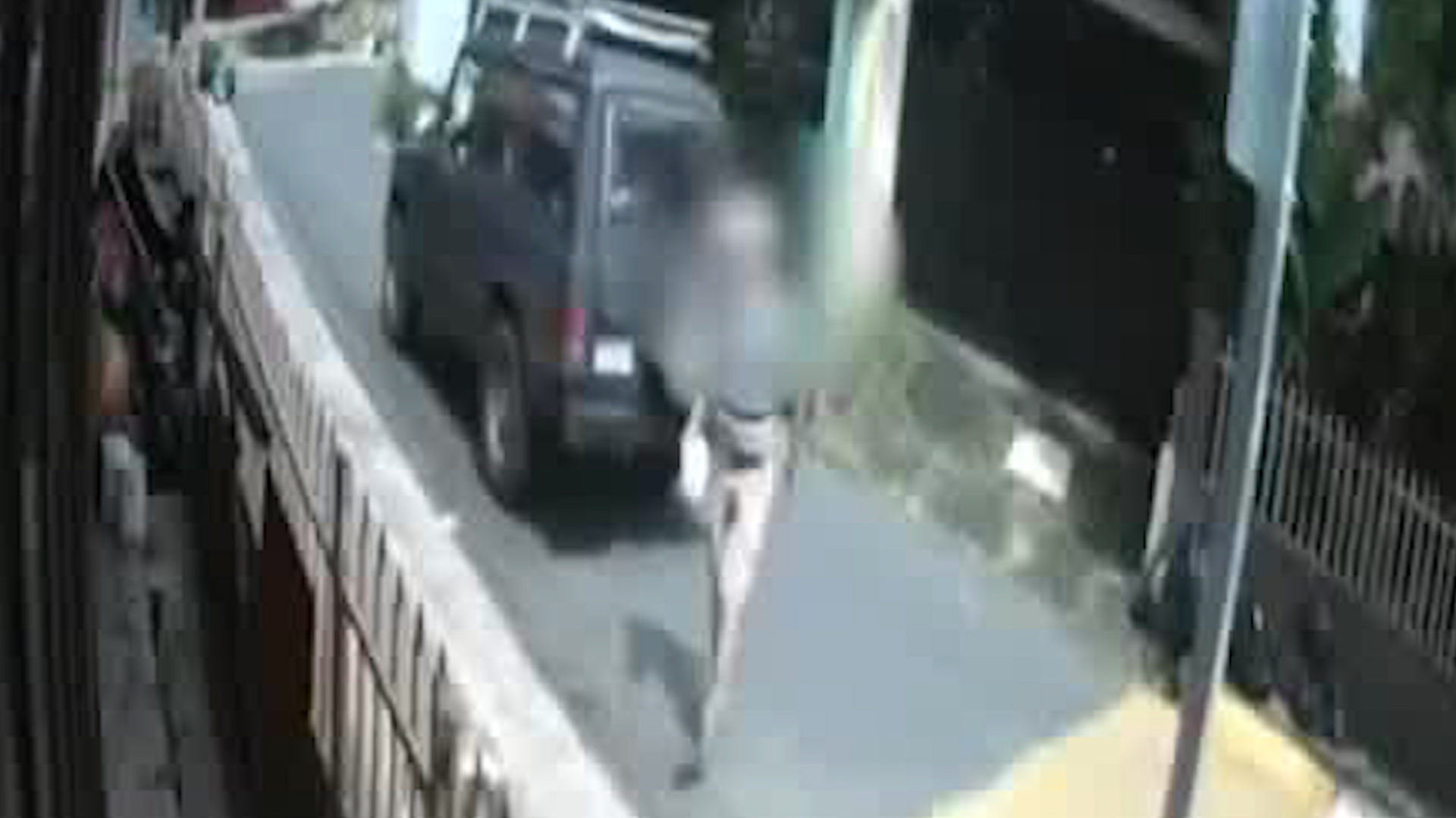 Conductor amenaza e intenta atropellar a adulto mayor