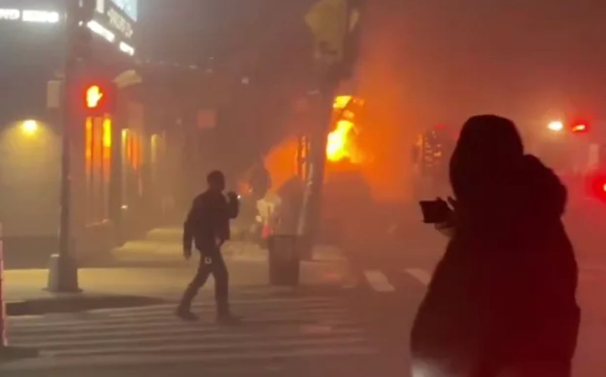 Explosión en taller del Bronx deja siete bomberos heridos