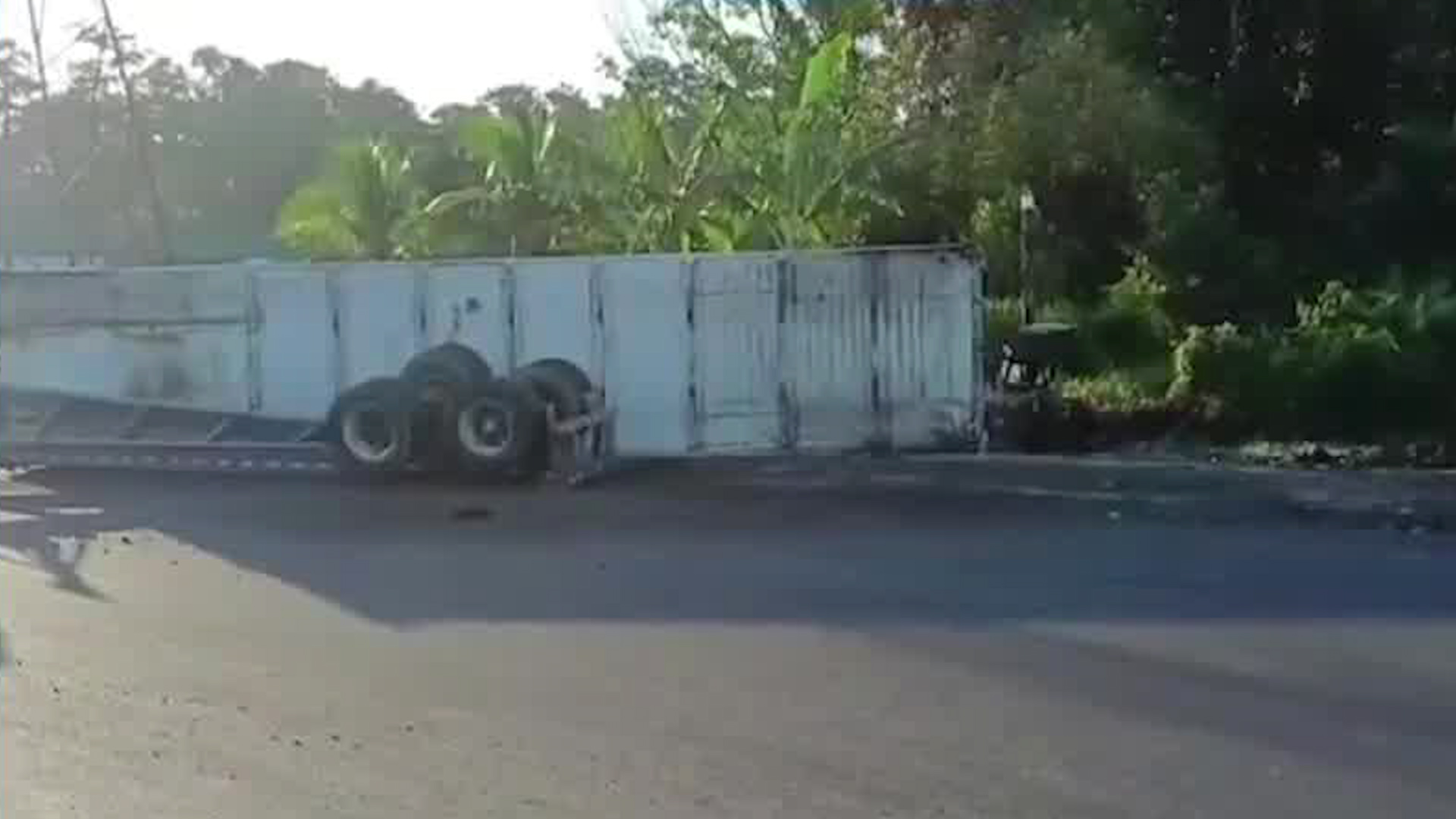 Fallecidos tras vuelco de tráiler realizaban trabajos en la vía