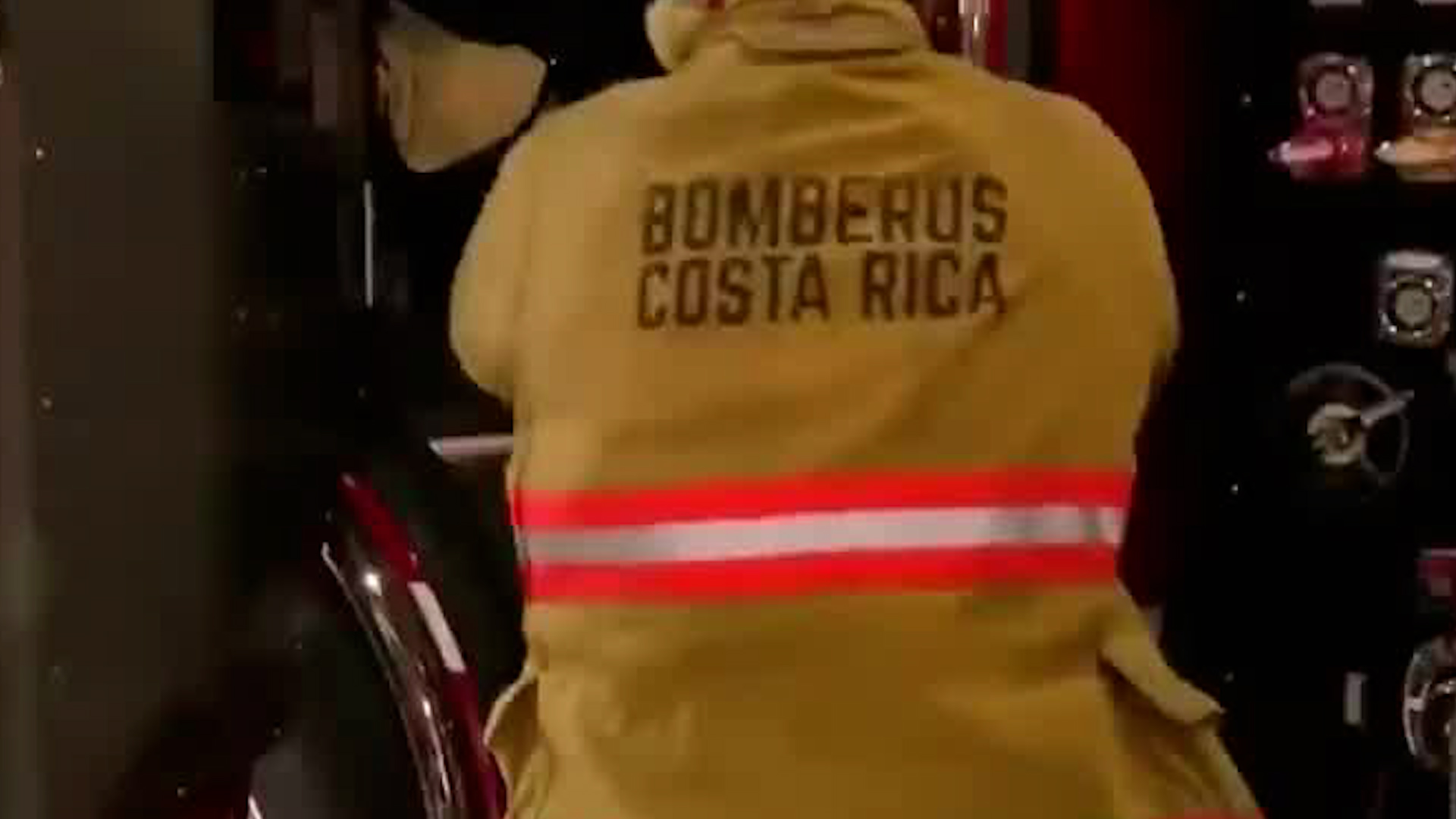 Proyecto de ley dirigiría fondos de Bomberos a Seguridad Pública