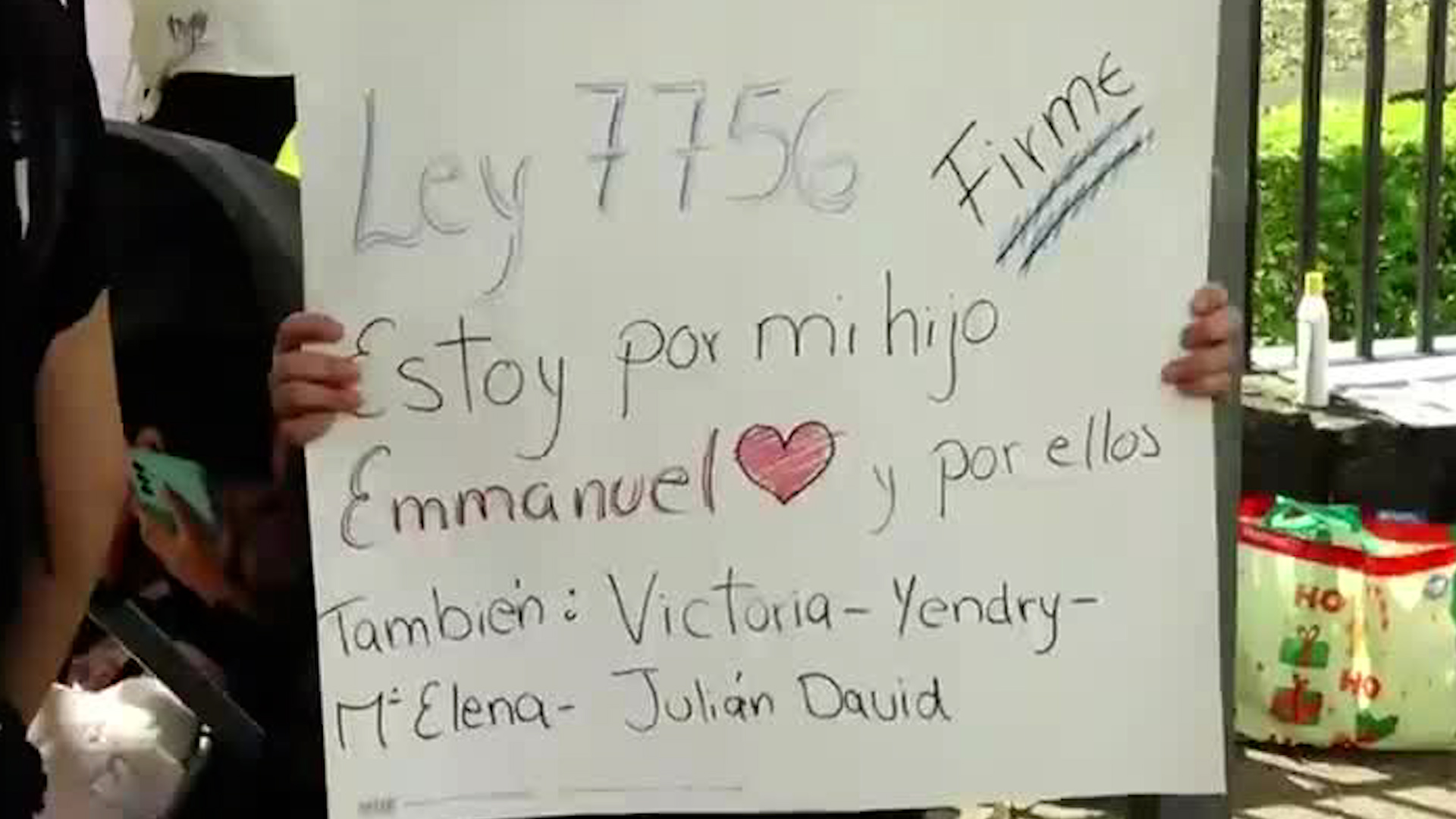 Familias reclaman al no obtener su licencia de cuido