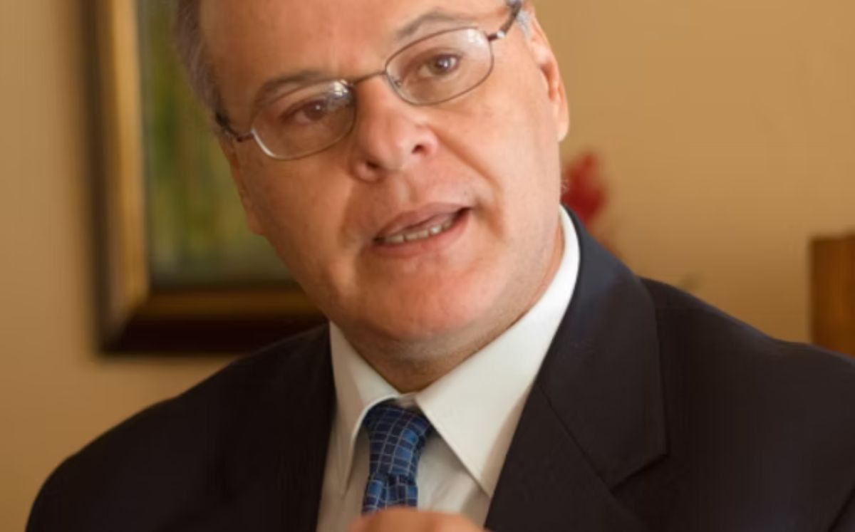 Fernando Castillo continuará como presidente de la Sala Constitucional por un nuevo período de ocho años (fernandocastillocr.com).