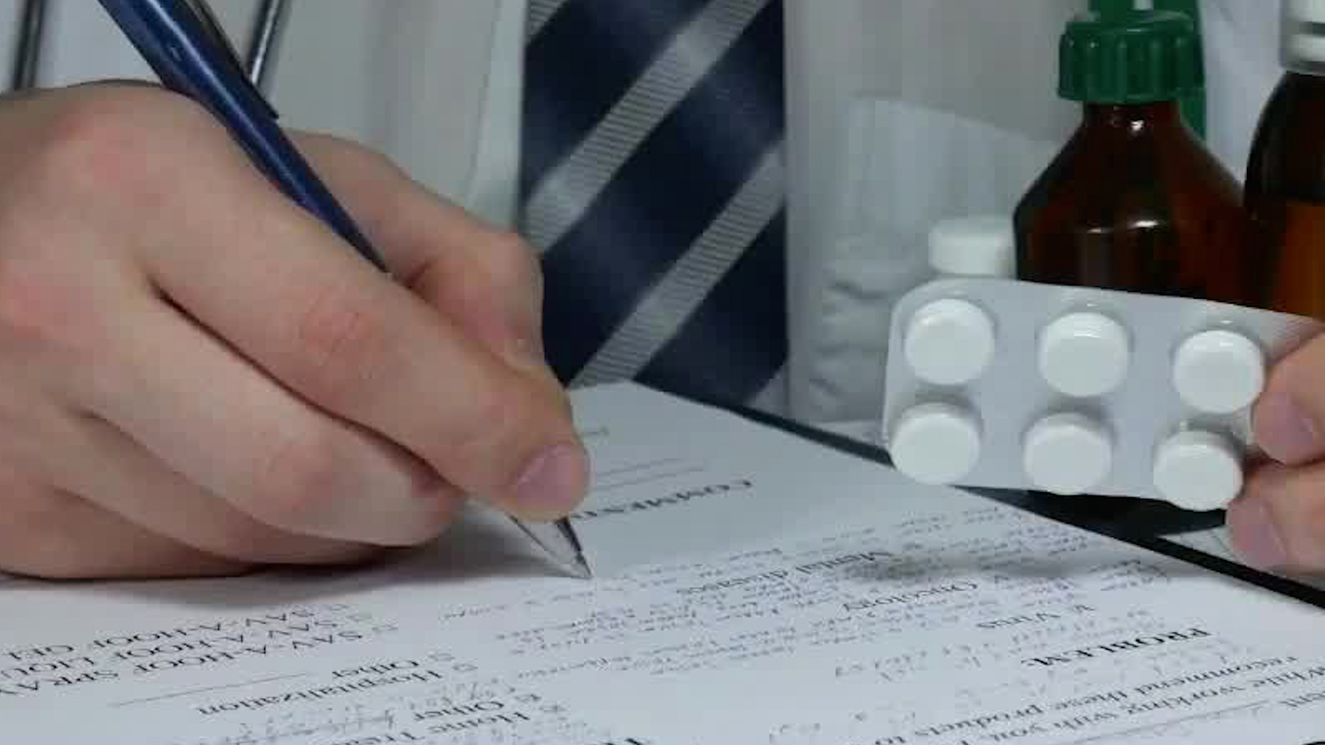 Hombre denuncia larga espera por entrega de medicamento