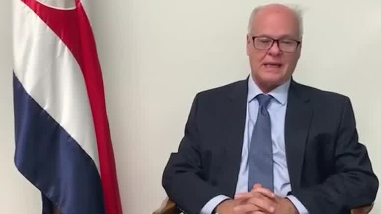 Magistrado reelecto pese a críticas