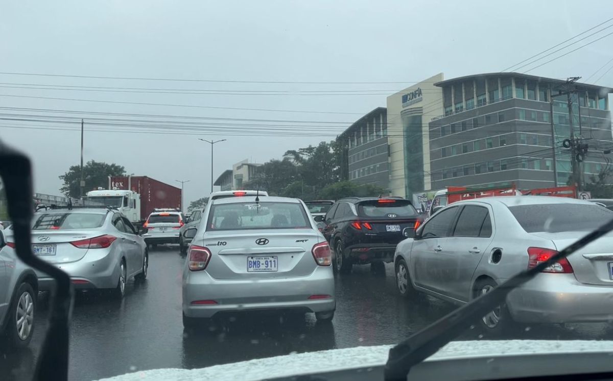 Caos vial: rutas 27 y 1 totalmente saturadas