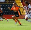Alajuelense y Dimas Escazú celebran su pase a la gran final del fútbol femenino tras dos triunfos contundentes en semifinales.