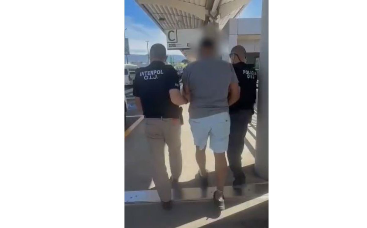 Agentes de Interpol y del OIJ entregan a ciudadano estadounidense requerido por tráfico de drogas (OIJ).