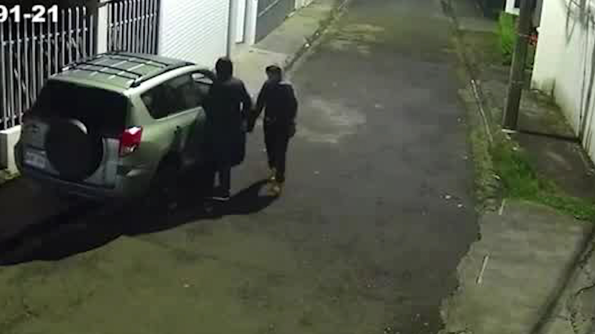 Familia busca vehículo robado