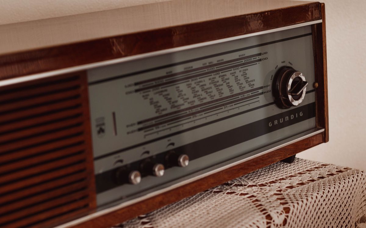 La propuesta de subasta de frecuencias radiales genera inquietud entre emisoras y actores del sector en Costa Rica.