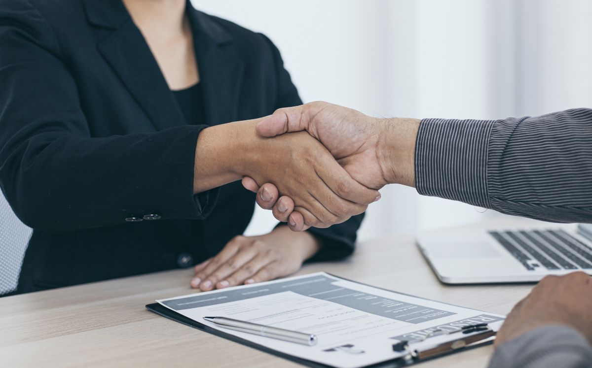 La cooperativa ofrece oportunidades de crecimiento, beneficios de salud, becas y capacitación.