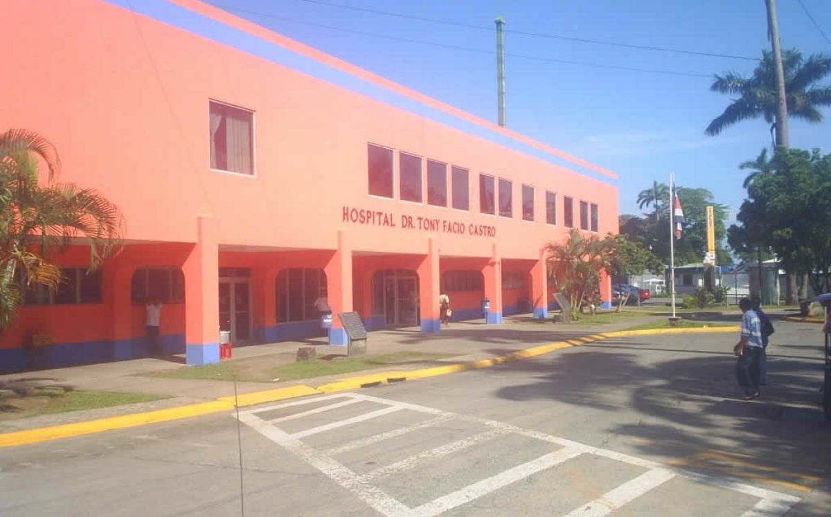 Un joven falleció en vía pública tras ataque (Asociación Costarricense de Hospitales).