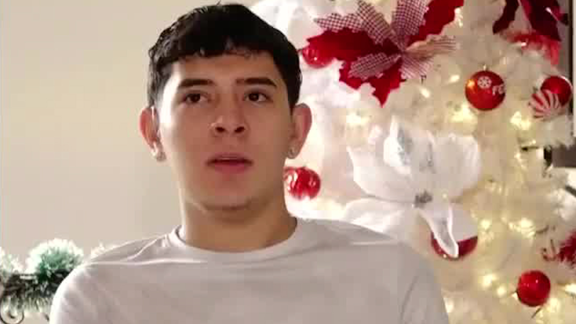 Aplican prueba auditiva de inglés a menor sordo