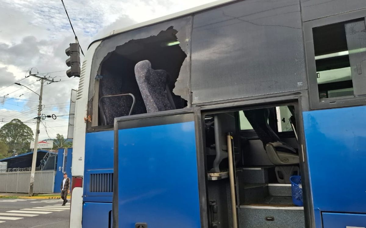 Cruz Roja atiende la escena (Multimedios Telediario).