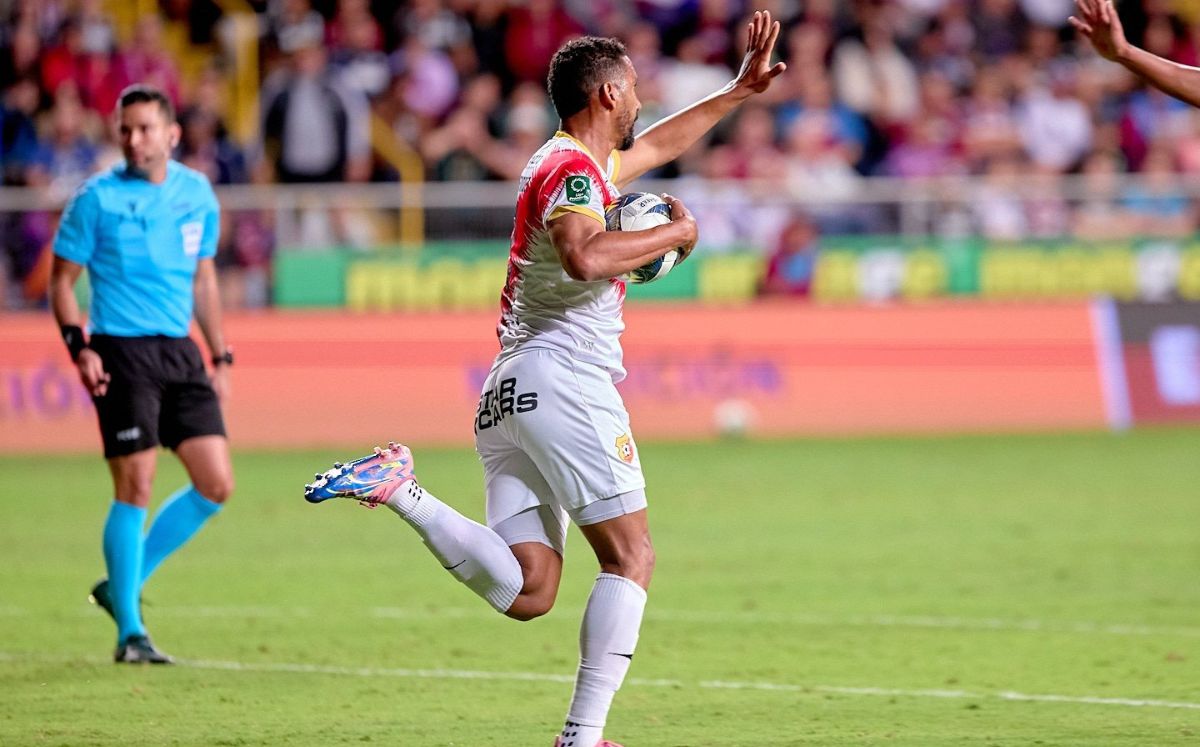 La tabla es tan cerrada que incluso un empate total en criterios podría forzar un sorteo para definir al clasificado.