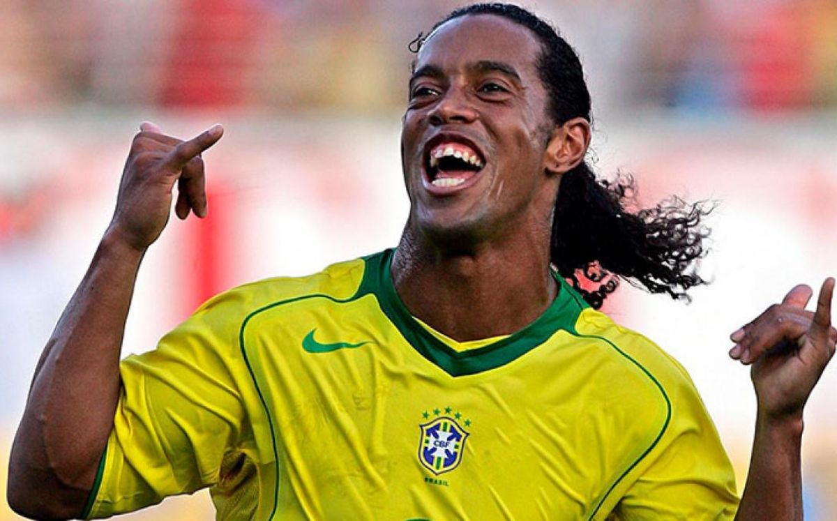 Ronaldinho Gaúcho será la estrella del histórico enfrentamiento (Mundo Deportivo).
