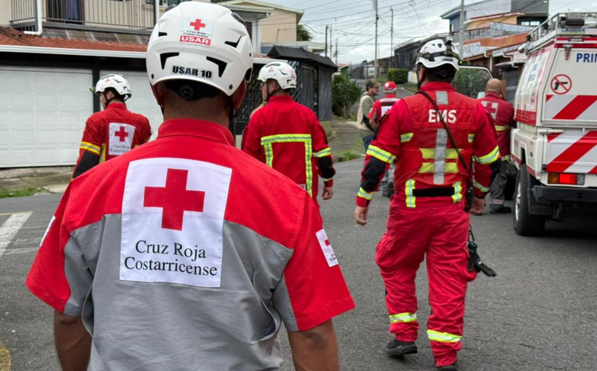 Equipos auxiliares atendieron a las niñas heridas (Cruz Roja).