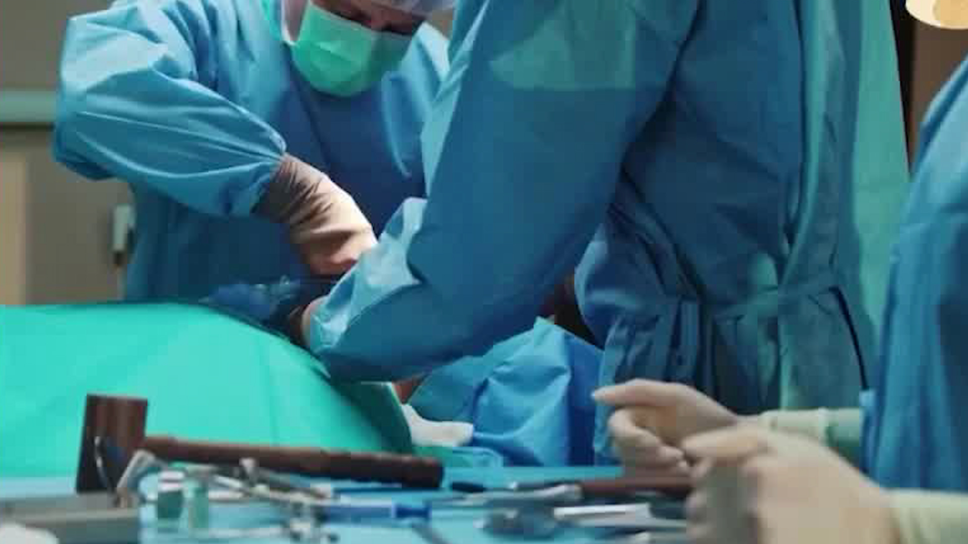 Mujer denuncia supuesta mala praxis en su pie