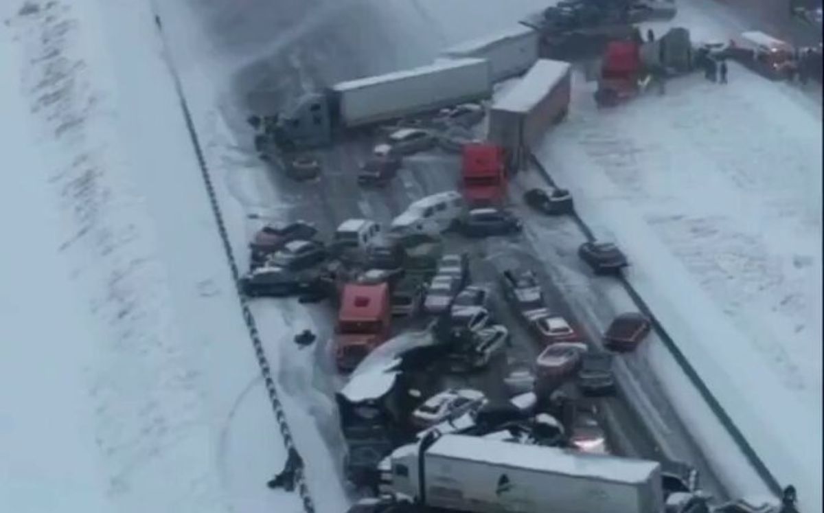 Tormenta de nieve provoca choque masivo en autopista de Indiana