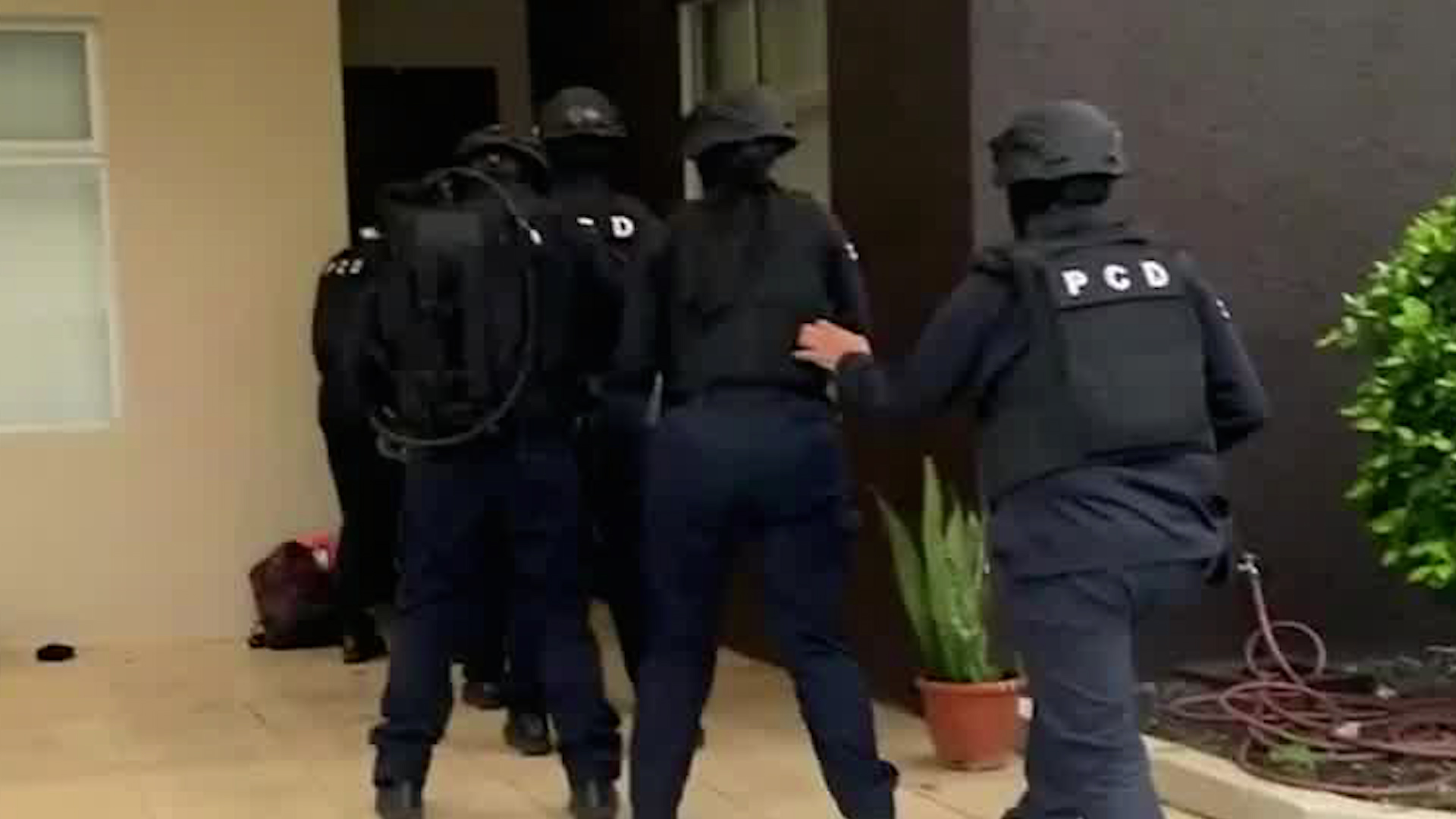 Operación ‘Azul’: Padre e hijo están en fuga