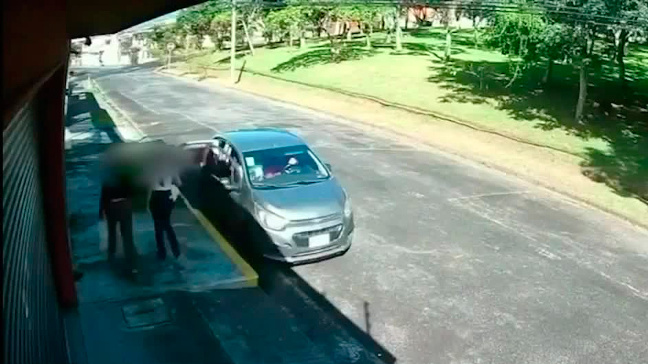 Interceptan a dos mujeres en Pavas