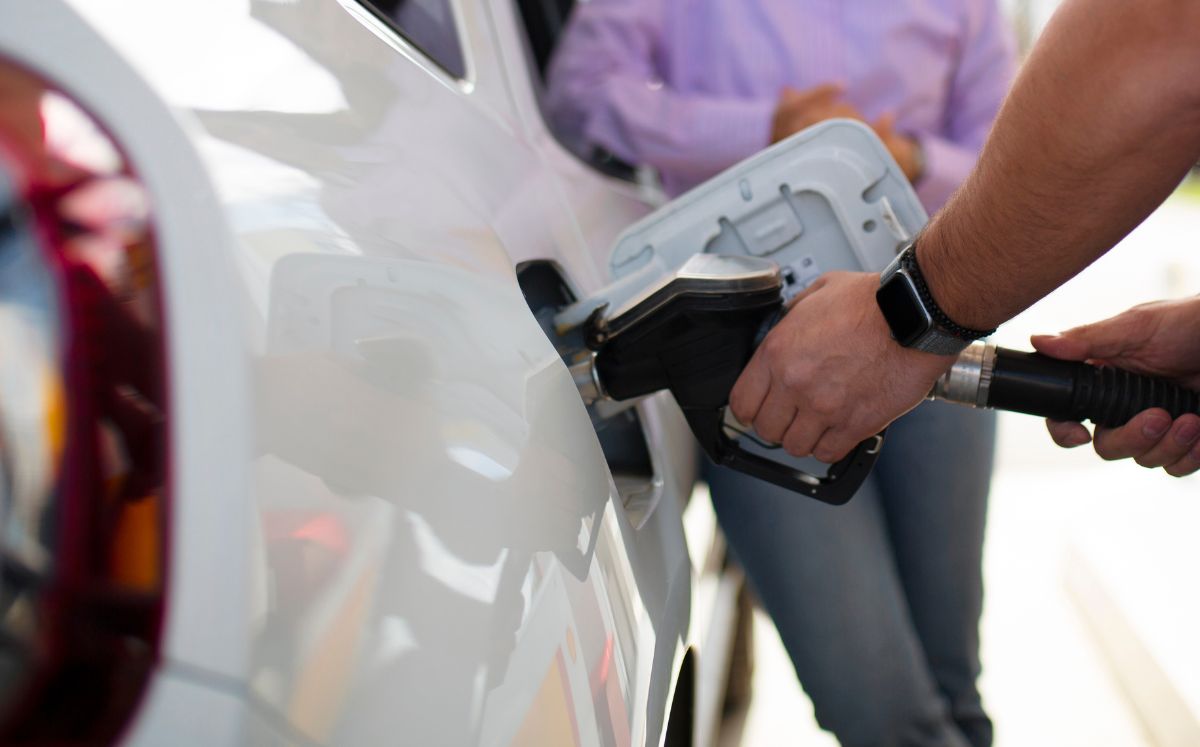 Aresep aprobó los nuevos precios de los combustibles para diciembre. (Freepik)