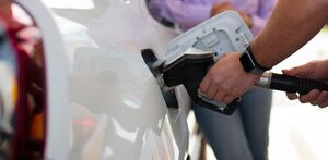 Aresep aprobó los nuevos precios de los combustibles para diciembre. (Freepik)
