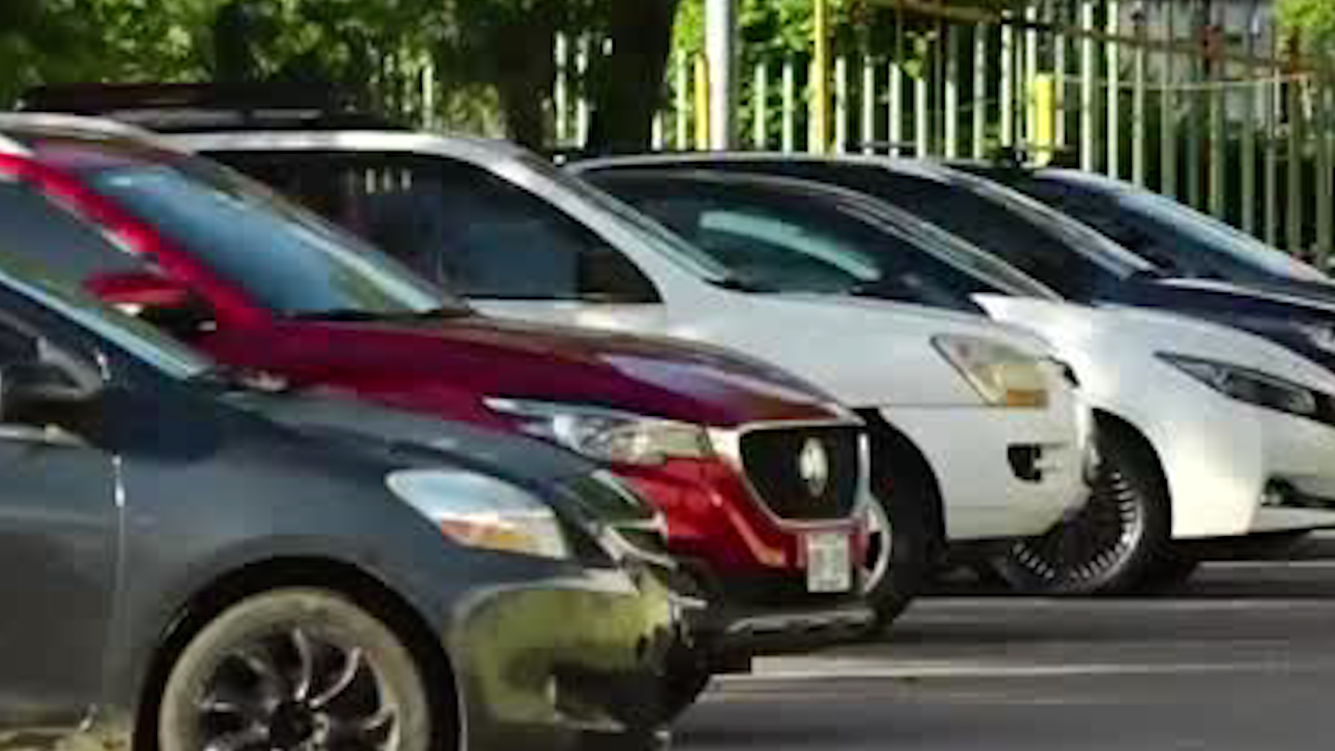 Hombre sospechoso rayó auto en Desamparados