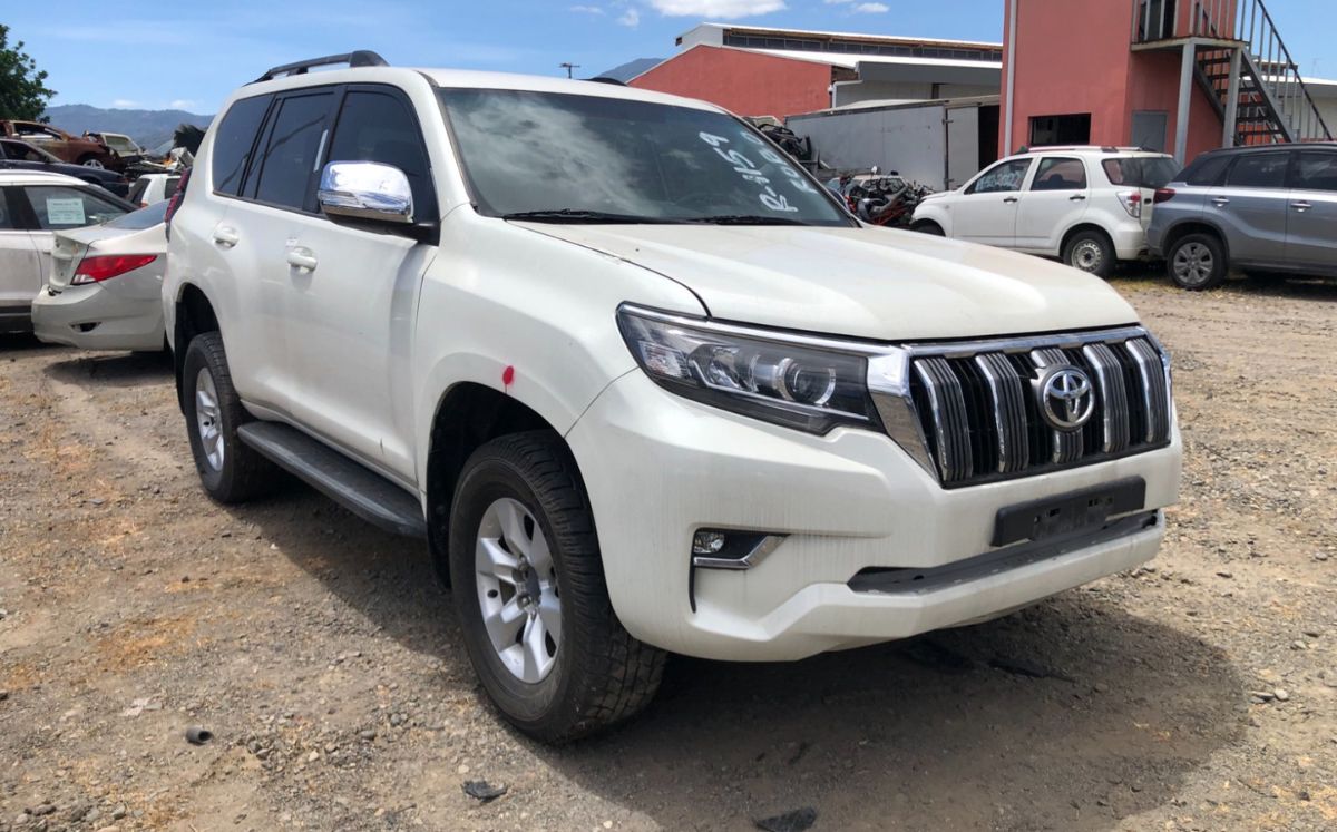 Vehículo para repuestos a la venta. (INS)