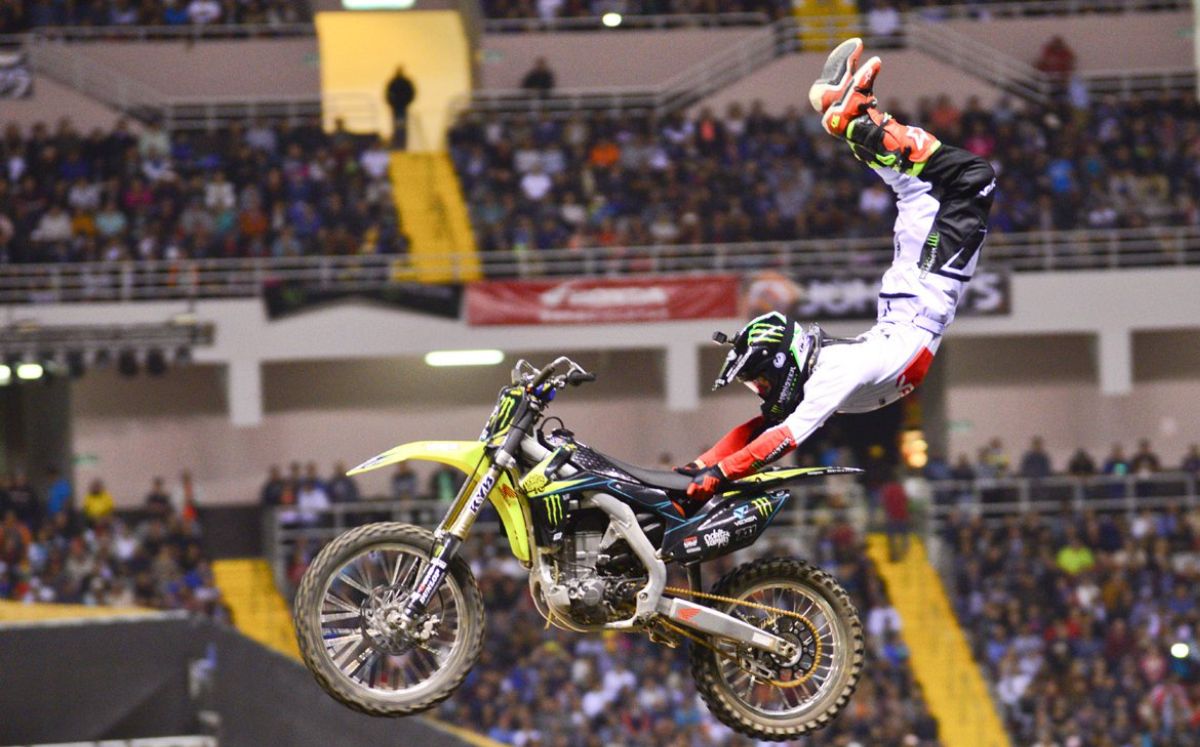 El freestyle motocross y marca un nuevo hito en la historia del deporte en el país (Puro Motor).