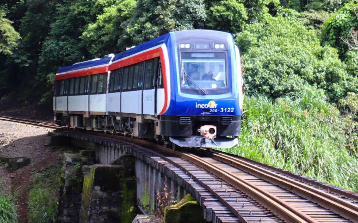 Los usuarios pueden informarse en las redes sociales, el canal de WhatsApp y la página web del Incofer. (Incofer)