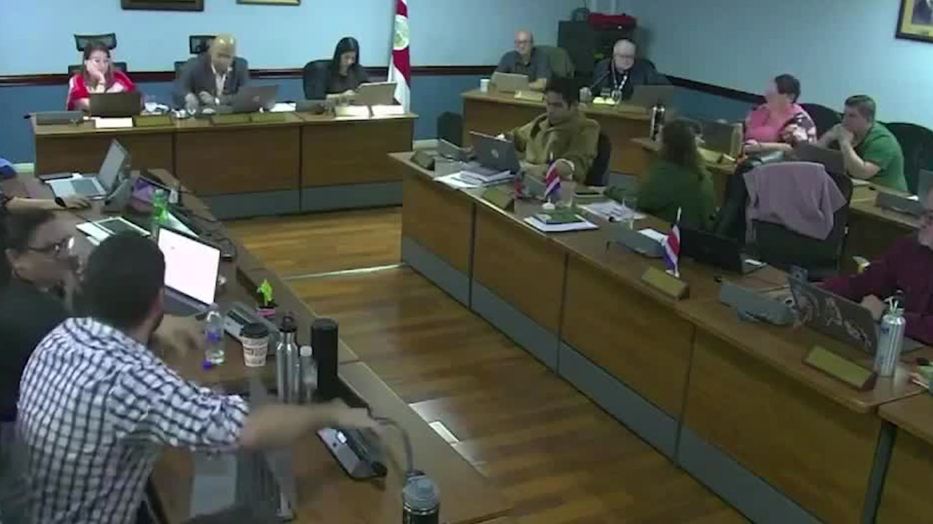 Violencia irrumpe en gobiernos locales