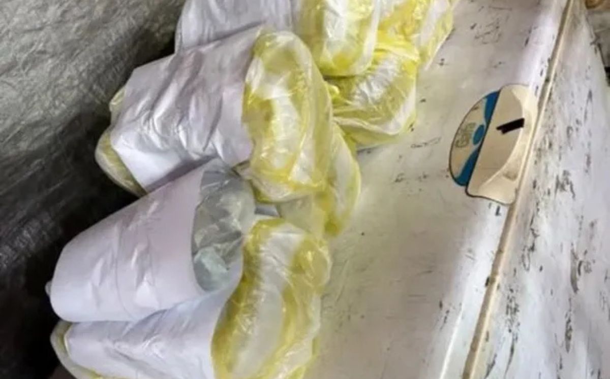 Autoridades municipales descubrieron que un puesto de comida vendía milanesas elaboradas con papel higiénico y cartón prensado.