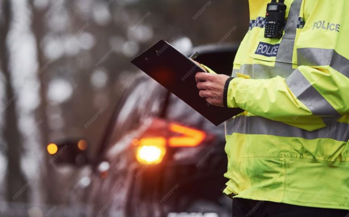 Evite sanciones y conduzca con precaución (Freepik).