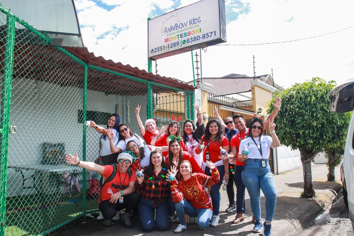 La campaña incluyó entrega de juguetes y alimentos.