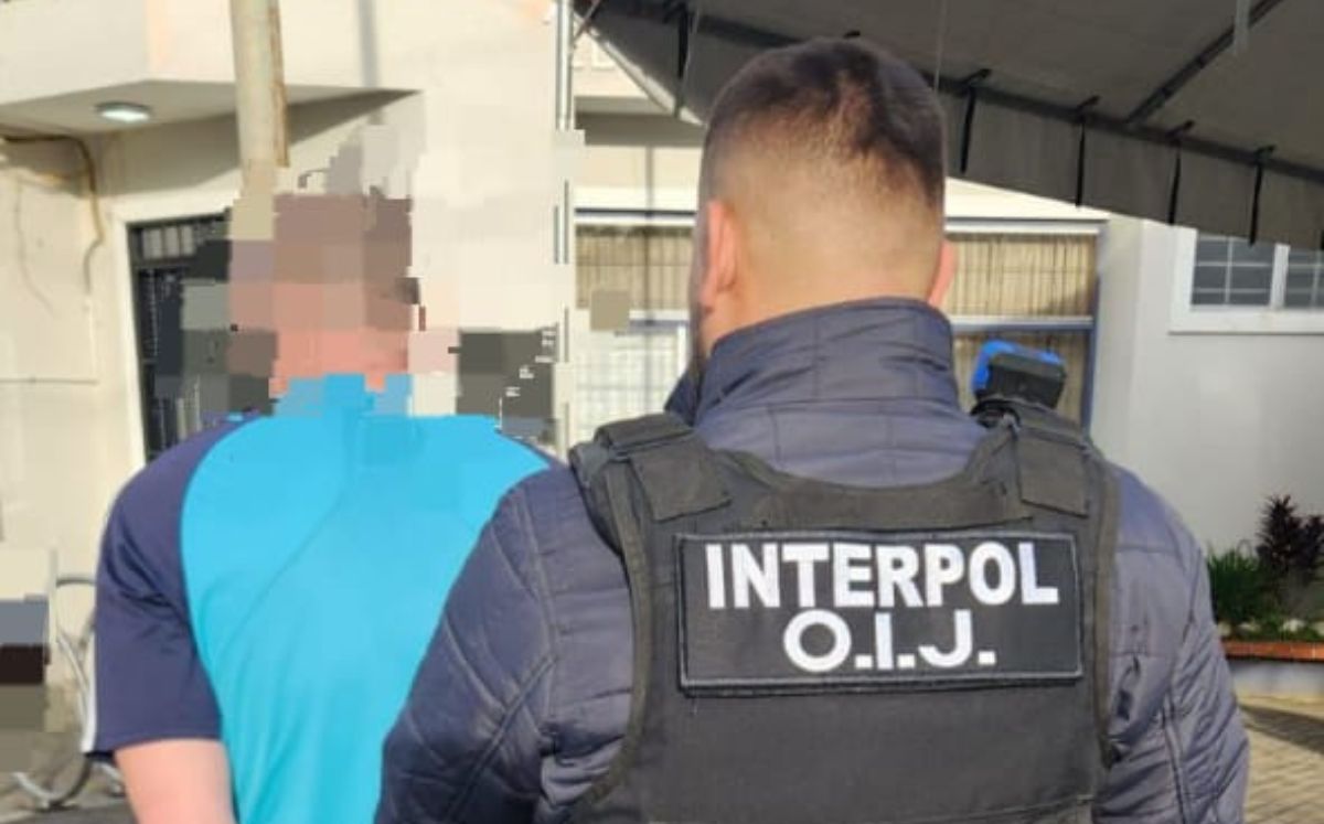 Los agentes del OIJ decomisaron evidencia. (OIJ)