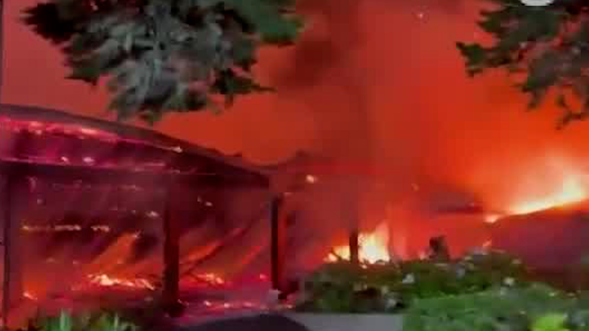 Incendio consumió salón de eventos