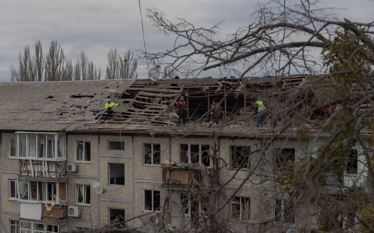 Ataques aéreos rusos dejan tres muertos y provocan apagones en Ucrania. (AFP)