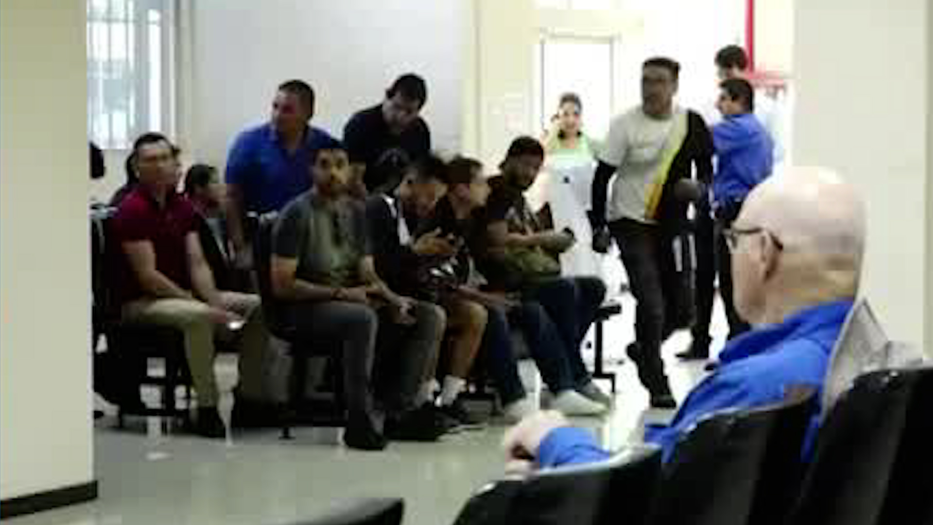 Filas en TSE y Cosevi por trámites