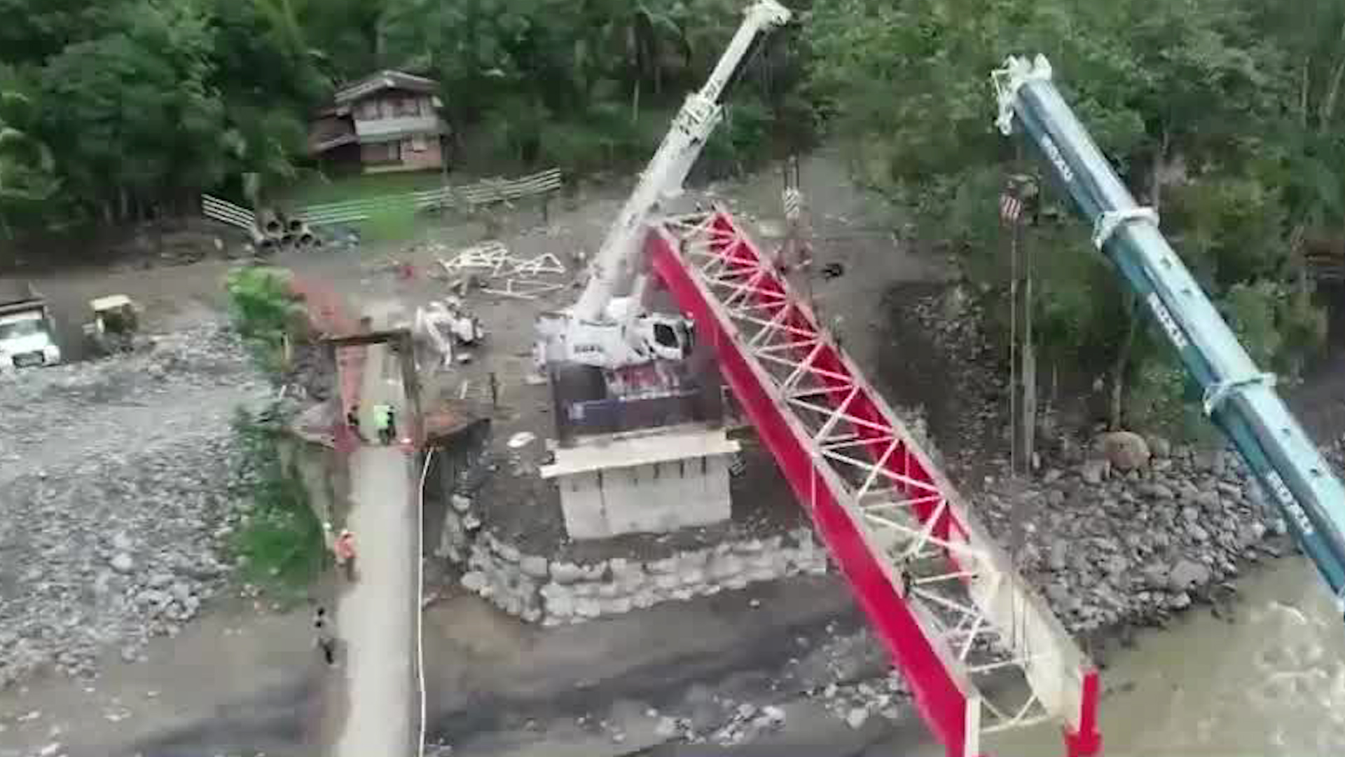 Puente destruido pone en riesgo a vecinos de Sansi de Coto Brus