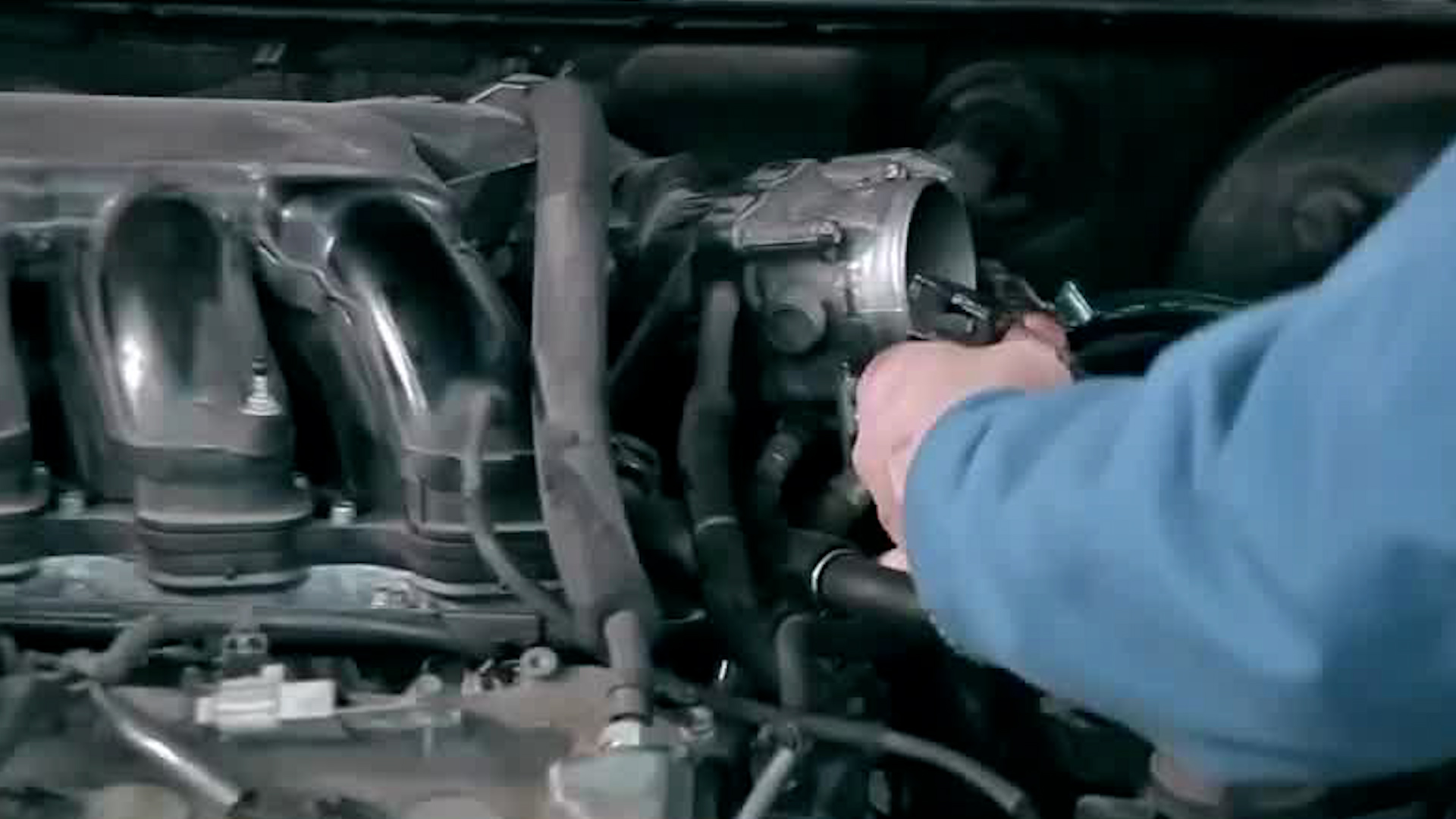 Hombre muere tras accidente fatal mientras reparaba auto