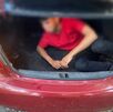 Indocumentado en cajuela de carro. (Fuerza Pública)