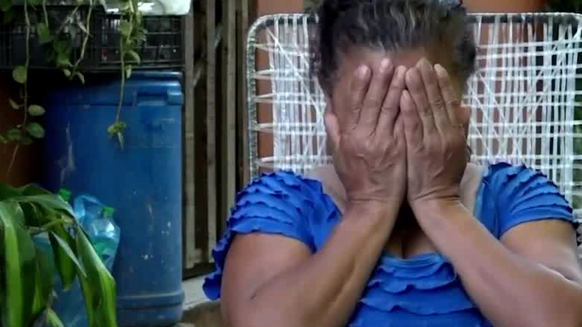 Adulta mayor teme perder su casa