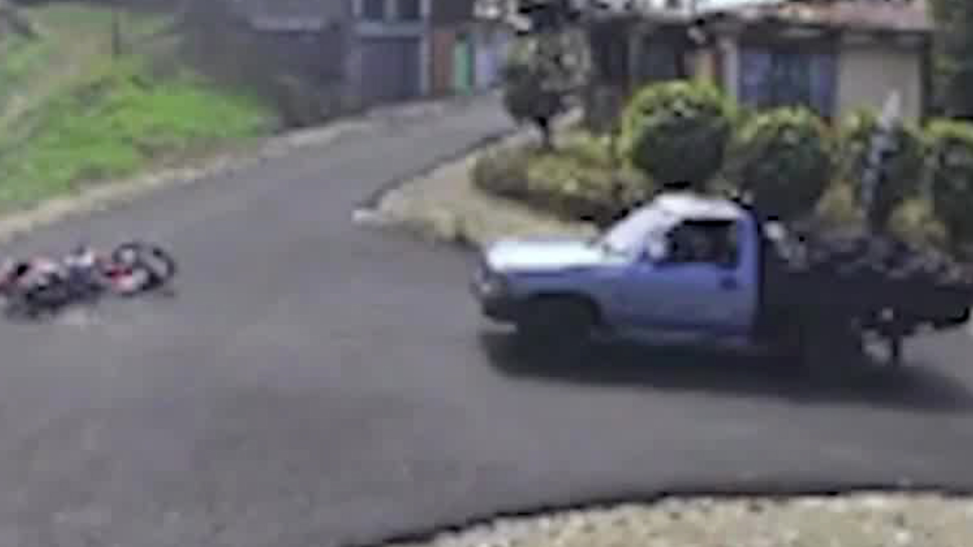 Vecinos buscan responsable de colisión en Desamparados | VIDEO