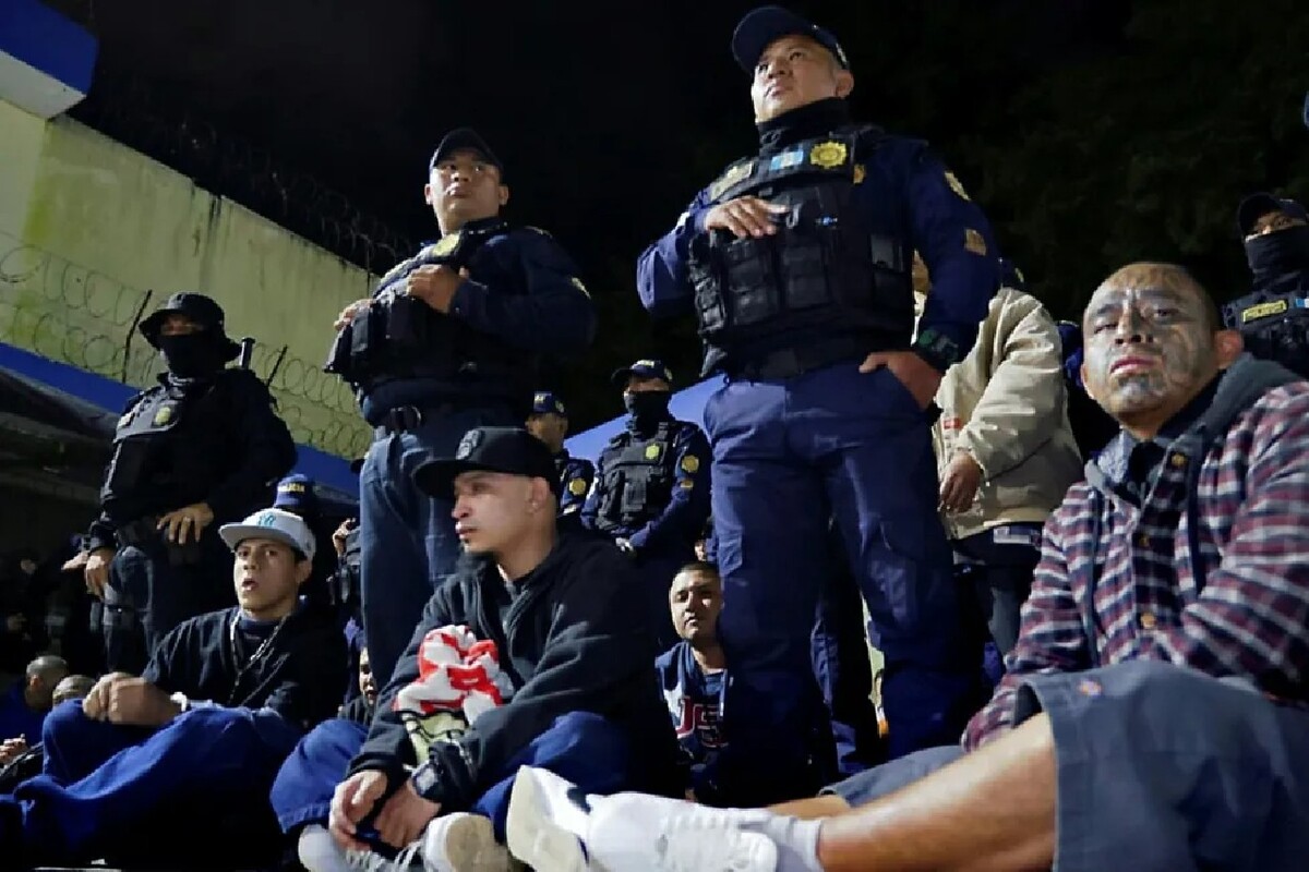 Pandilleros matan a 7 policías en Guatemala tras represión de motines carcelarios