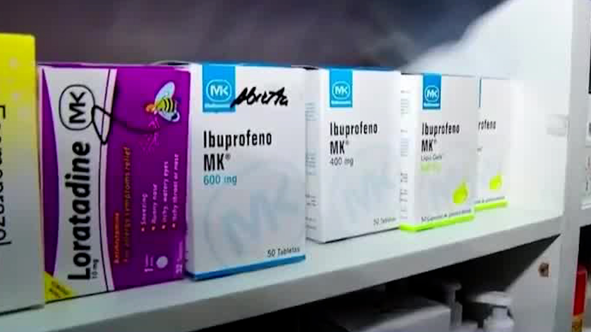 Ciudadanos acuden a farmacias como consulta médica